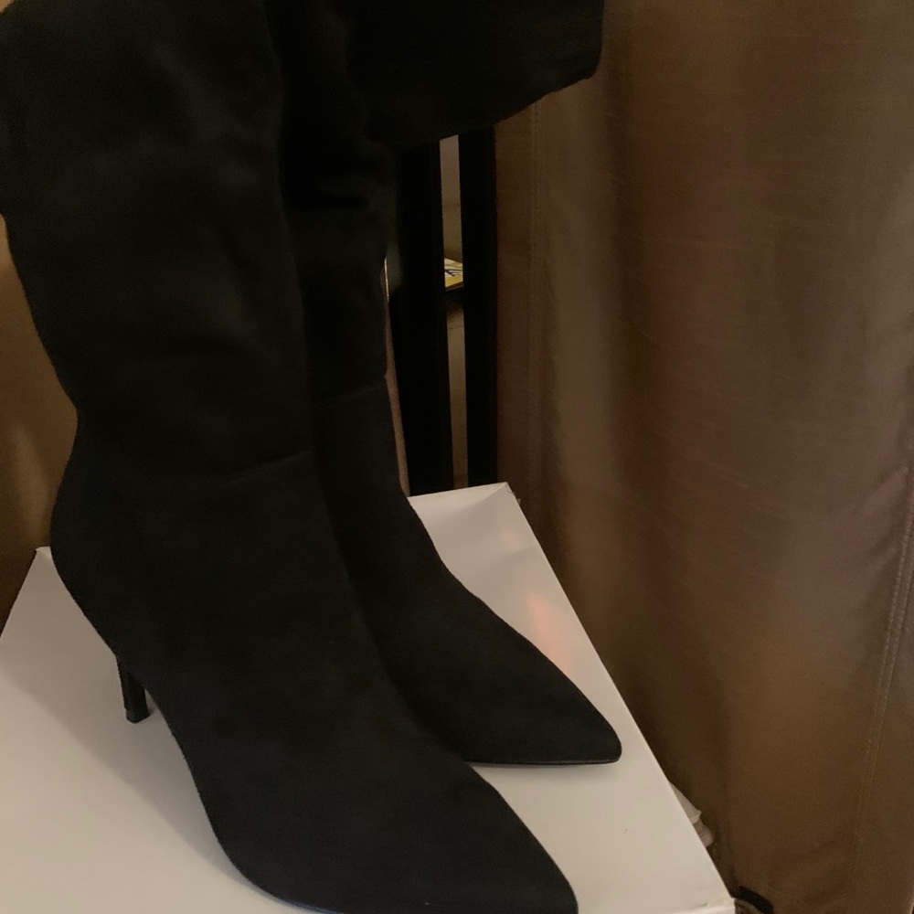 STEVE MADDEN FAUX SUEDE BOOTS, BNWT, Size 9